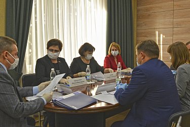 В муниципальных образованиях проходят процедуры выборов глав
